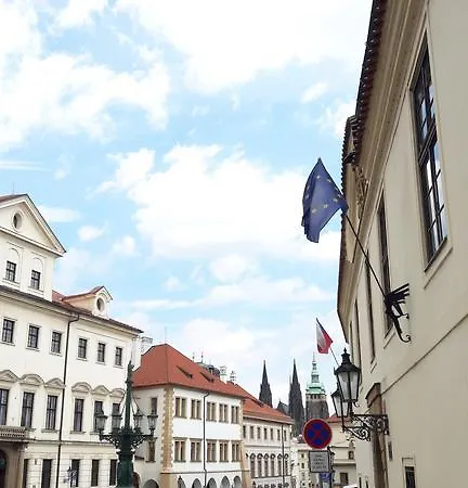 Loretanska Апартаменты Прага